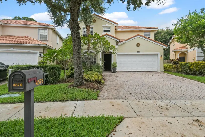 Picture of 4576 Thornwood Circle, Palm Beach Gardens FL 33418