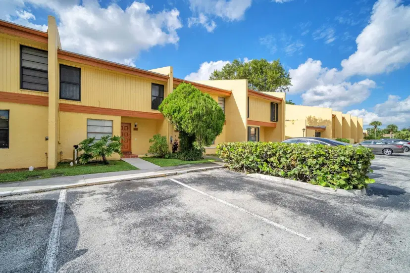 Picture of 1610 NW 93Rd Ave 303, Hollywood FL 33024