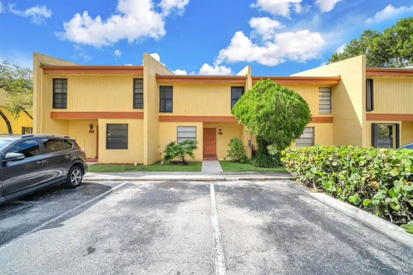 Picture of 1610 NW 93Rd Ave 303, Hollywood FL 33024