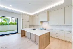 Picture of 82 9Th St S 205, Naples, FL 34102