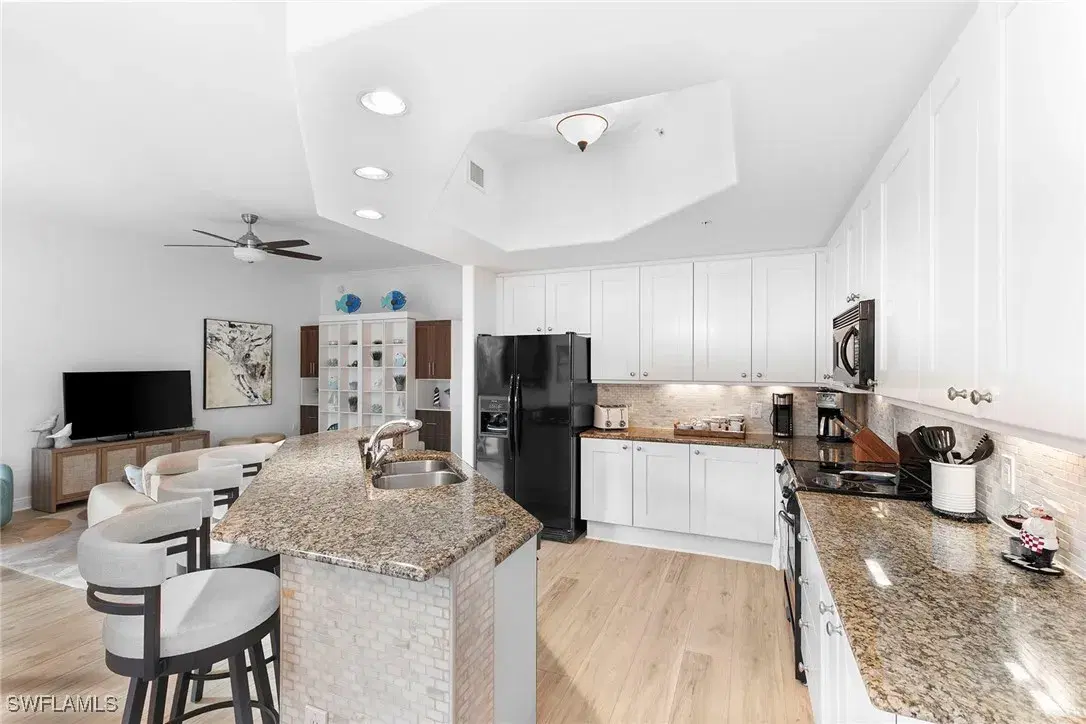 Picture of 1055 Sandpiper St H-202, Naples, FL 34102