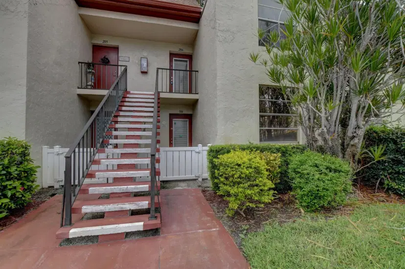 Picture of 8 Willowbrook Lane 106, Delray Beach FL 33446