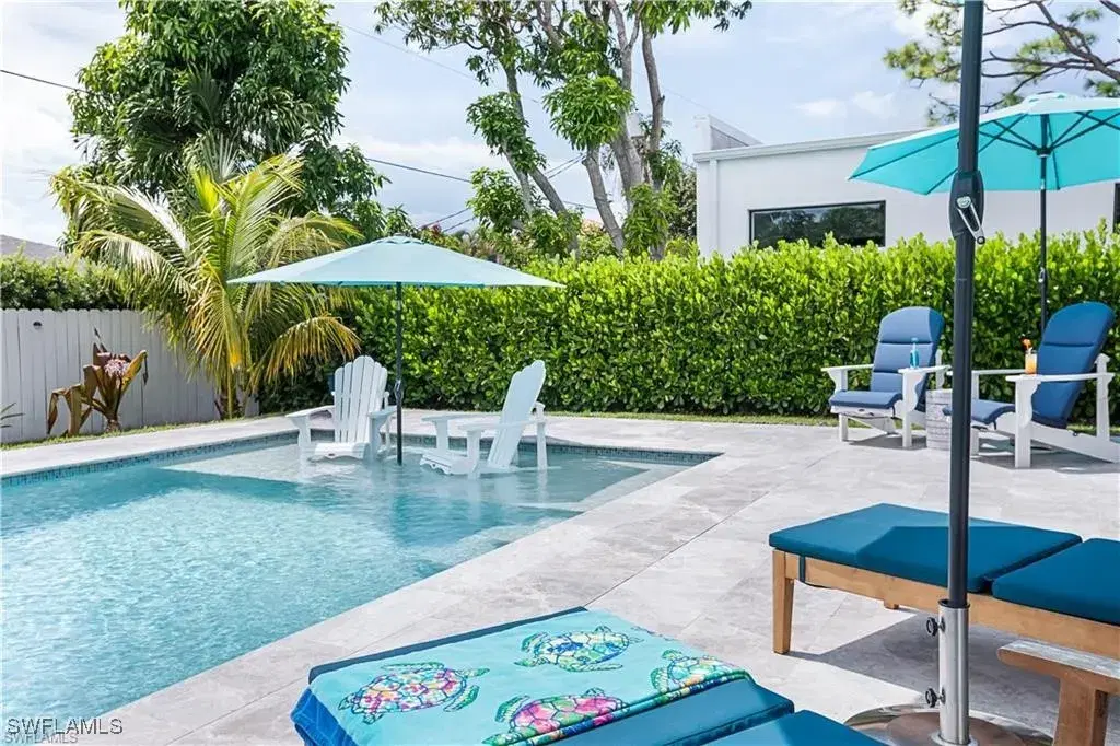 Picture of 682 95Th Ave N, Naples, FL 34108