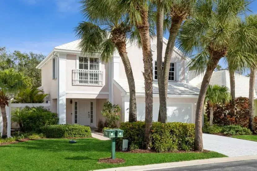 Picture of 10 Hampton Court, Palm Beach Gardens FL 33418