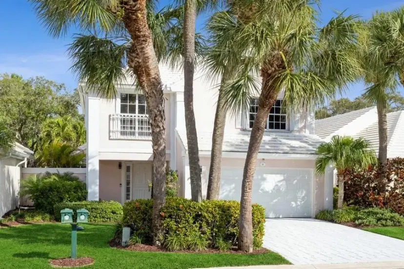 Picture of 10 Hampton Court, Palm Beach Gardens FL 33418