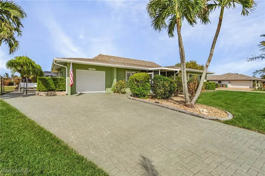 Picture of 1833 SE 29Th Ln, Cape Coral, FL 33904