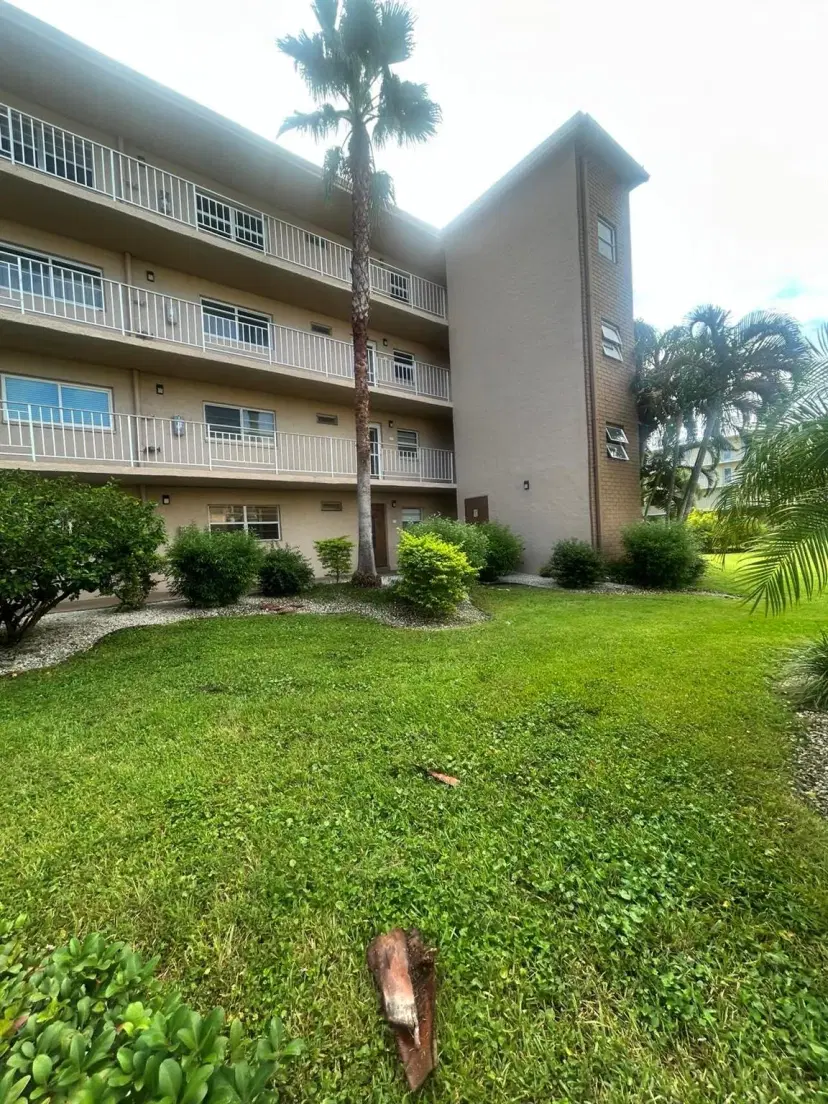 Picture of 300 NE 26Th Avenue 113, Boynton Beach FL 33435