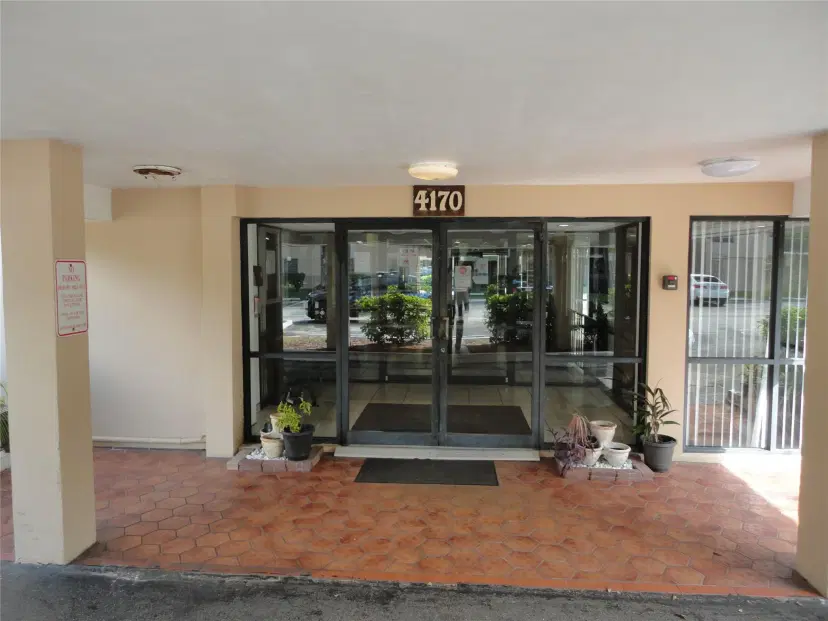 Picture of 4170 Inverrary Dr 301, Lauderhill FL 33319