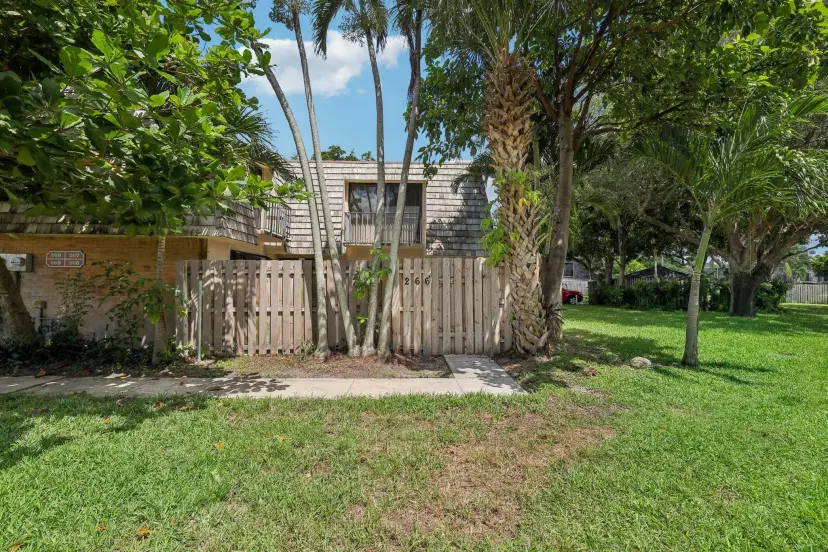 Picture of 266 Arabian Road, Palm Springs FL 33461