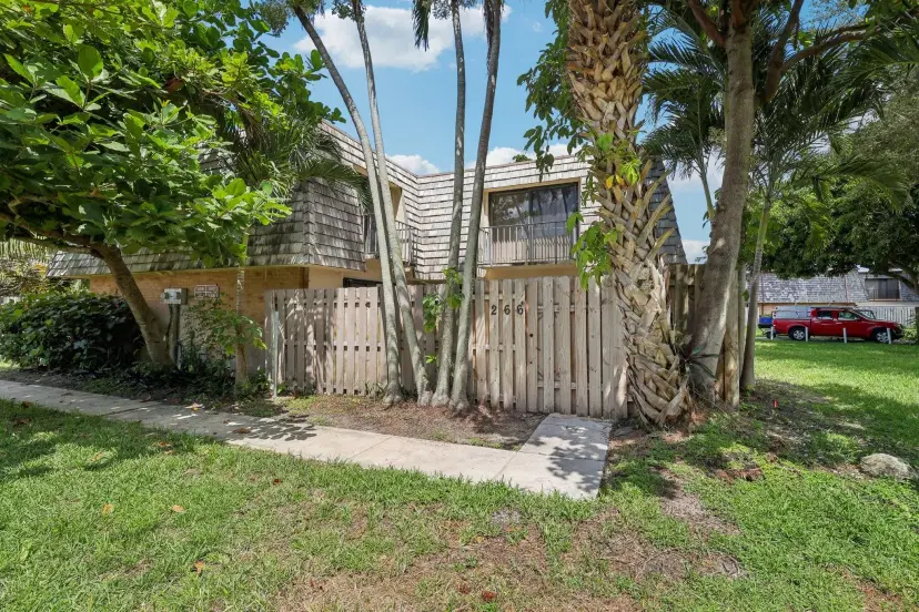 Picture of 266 Arabian Road, Palm Springs FL 33461