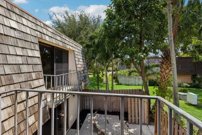 Picture of 266 Arabian Road, Palm Springs FL 33461
