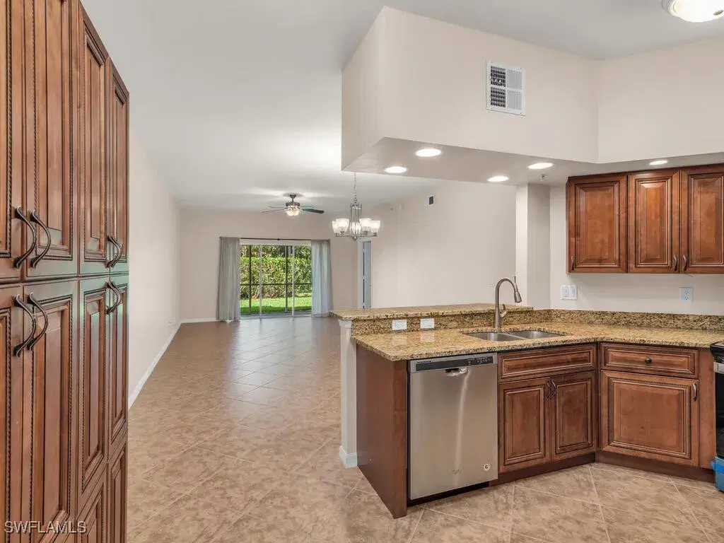 Picture of 1113 Winding Pines Cir 102, Cape Coral, FL 33909