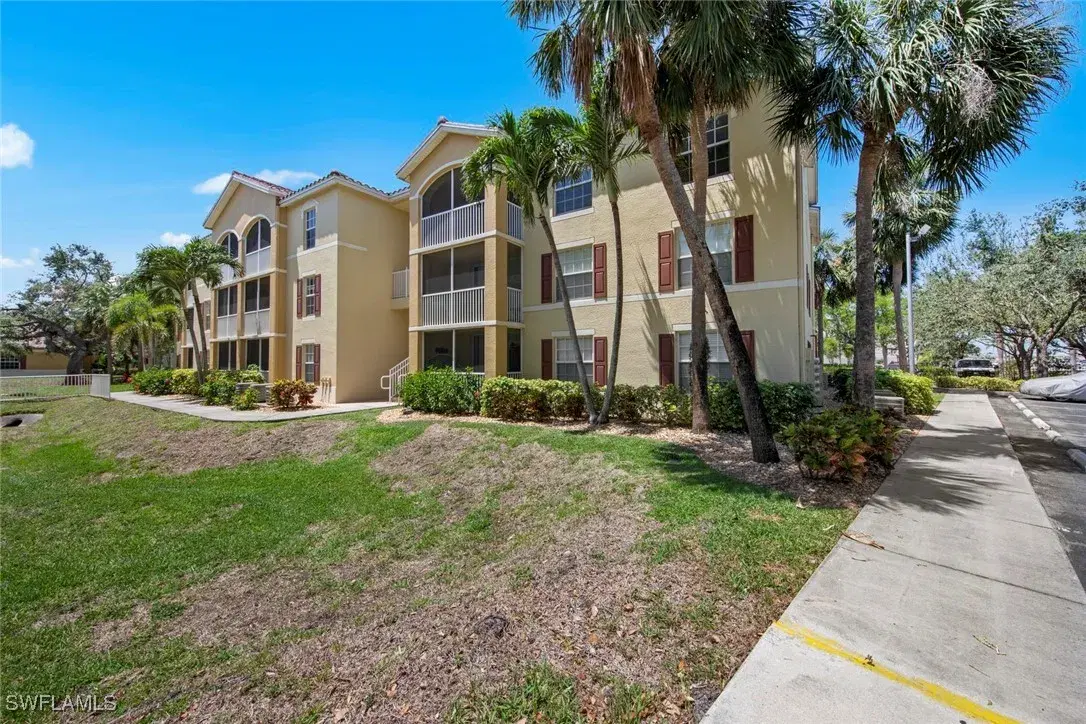 Picture of 4105 Residence Dr 718, Fort Myers, FL 33901