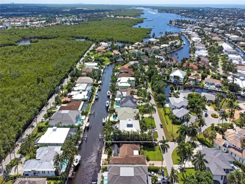 Picture of 1893 Snook Dr, Naples FL 34102
