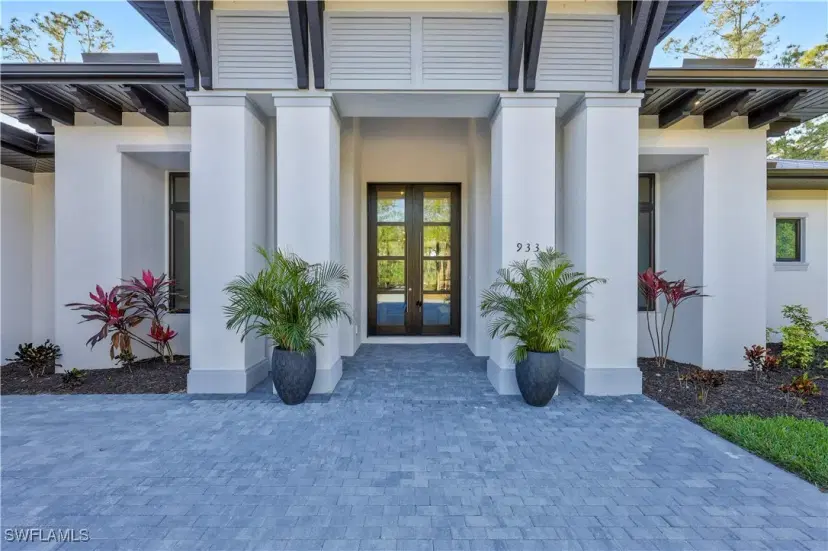 Picture of 933 11Th St Sw, Naples FL 34117