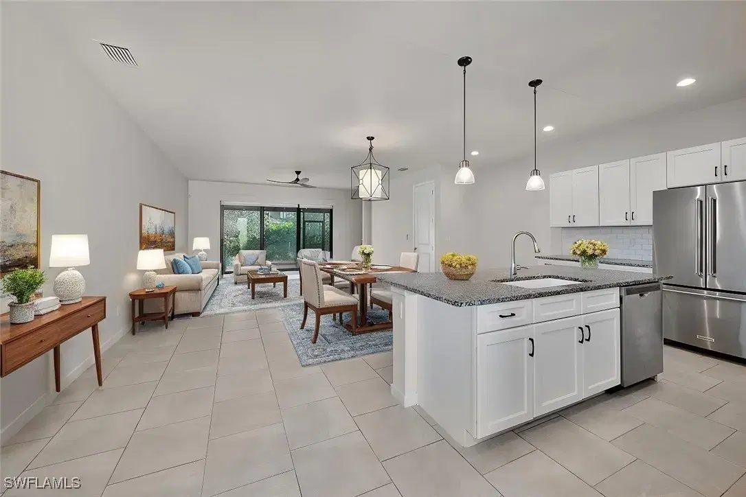 Picture of 13010 Pembroke Dr, Naples, FL 34105