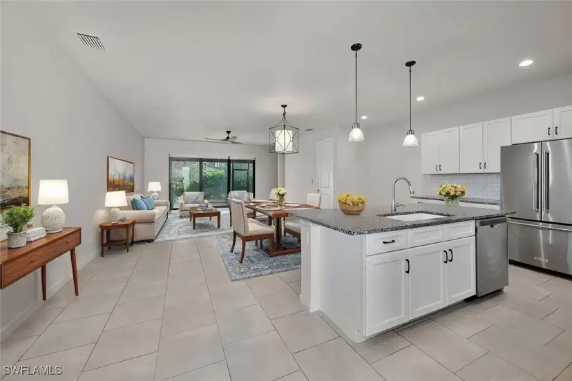 Picture of 13010 Pembroke Dr, Naples FL 34105