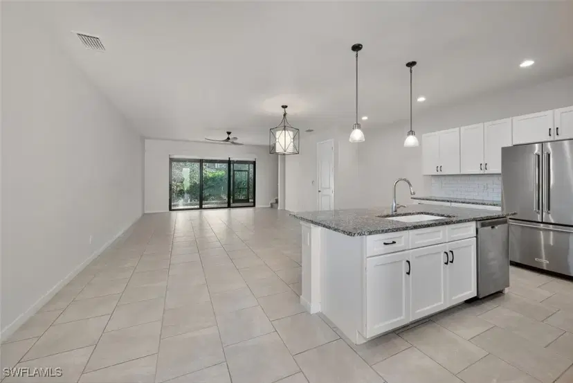 Picture of 13010 Pembroke Dr, Naples FL 34105