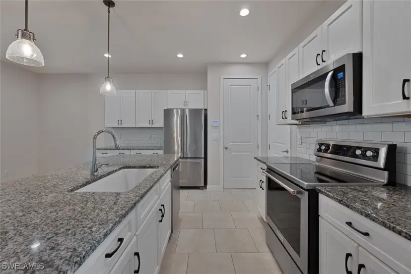 Picture of 13010 Pembroke Dr, Naples FL 34105