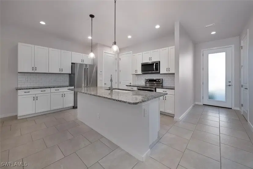 Picture of 13010 Pembroke Dr, Naples FL 34105