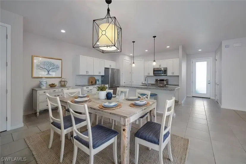 Picture of 13010 Pembroke Dr, Naples FL 34105