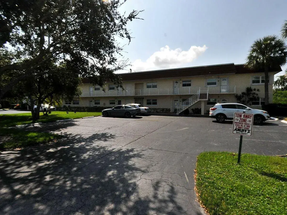 Picture of 1181 Carlton Court 105, Fort Pierce, FL 34949