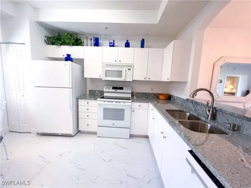 Picture of 28051 Palmas Grandes Ln 102, Bonita Springs FL 34135
