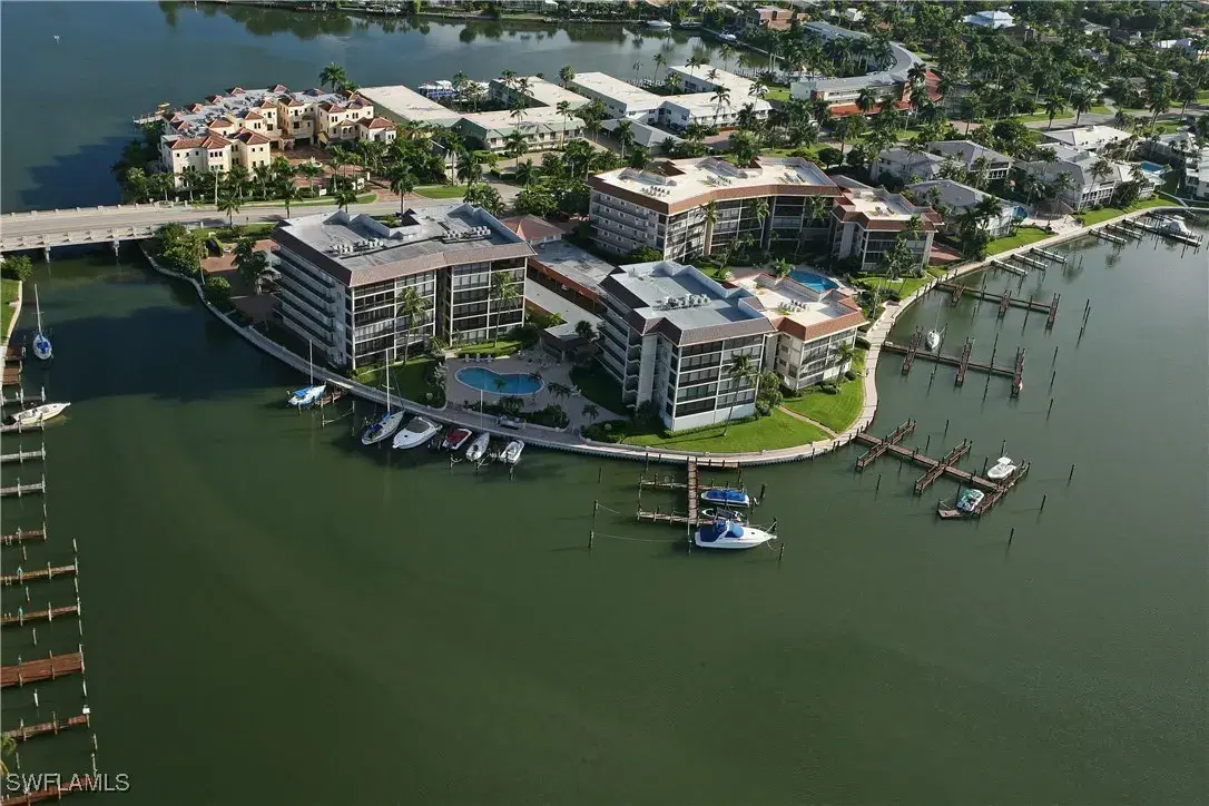 Picture of 222 Harbour Dr 314, Naples, FL 34103