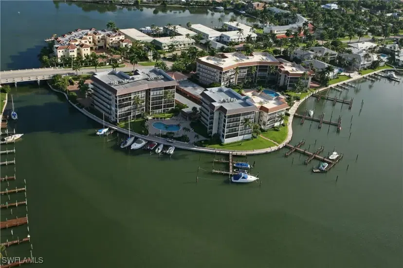Picture of 222 Harbour Dr 314, Naples FL 34103