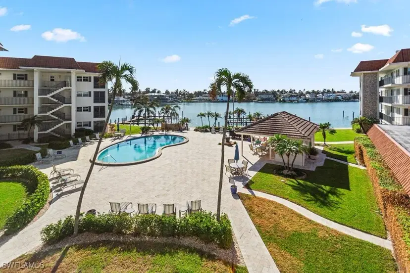Picture of 222 Harbour Dr 314, Naples FL 34103