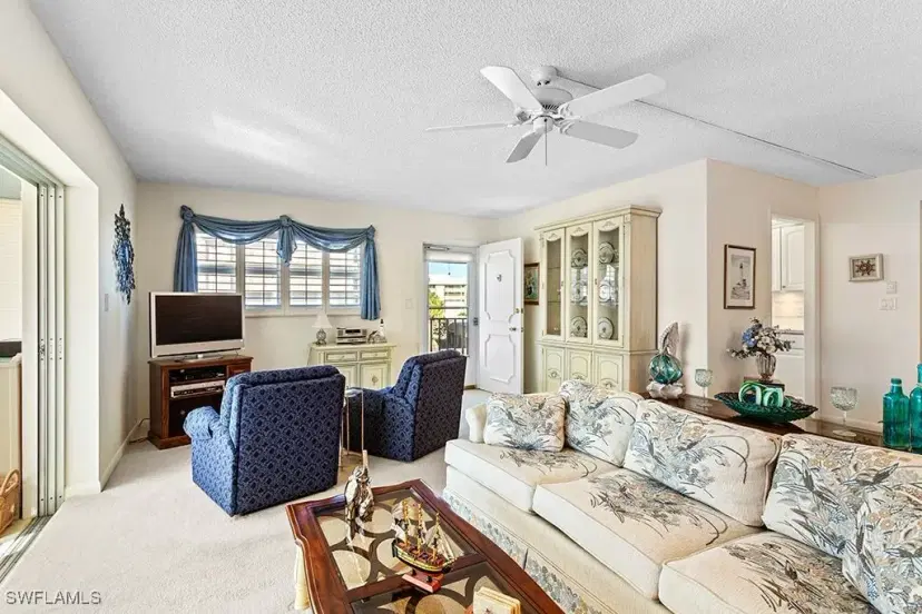 Picture of 222 Harbour Dr 314, Naples FL 34103