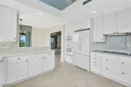 Picture of 425 Cove Tower Dr 701, Naples, FL 34110