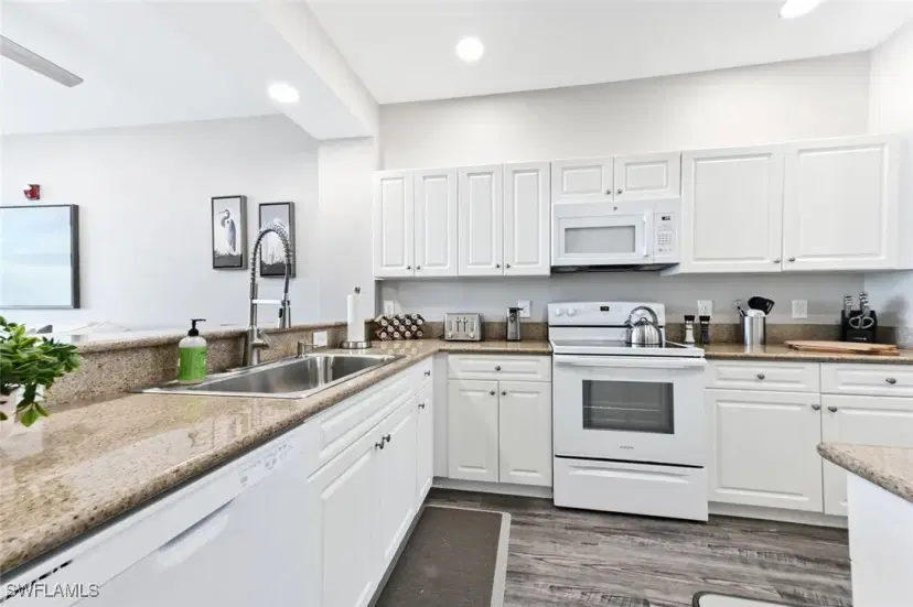 Picture of 7915 Mahogany Run Ln 1115, Naples FL 34113