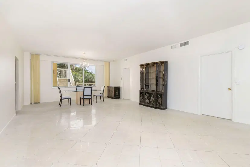 Picture of 389 S Lake Drive 2H, Palm Beach FL 33480