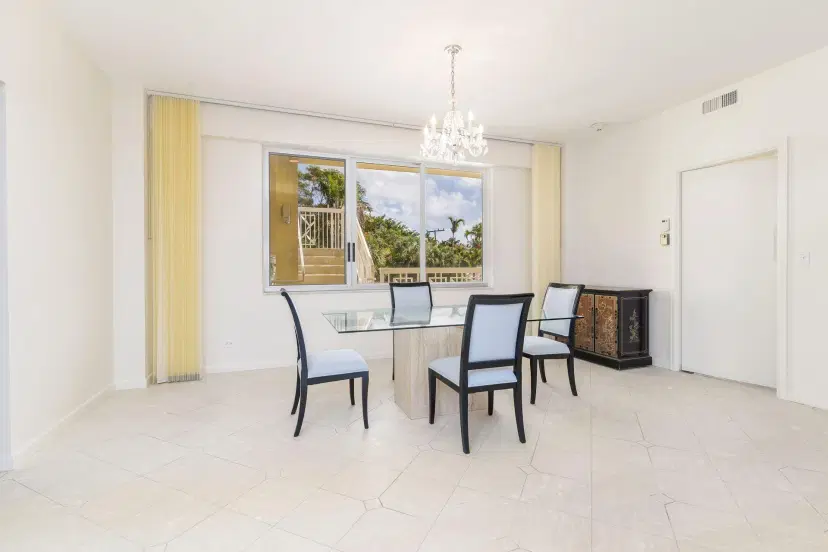 Picture of 389 S Lake Drive 2H, Palm Beach FL 33480