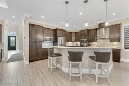 Picture of 699 98Th Ave N, Naples, FL 34108