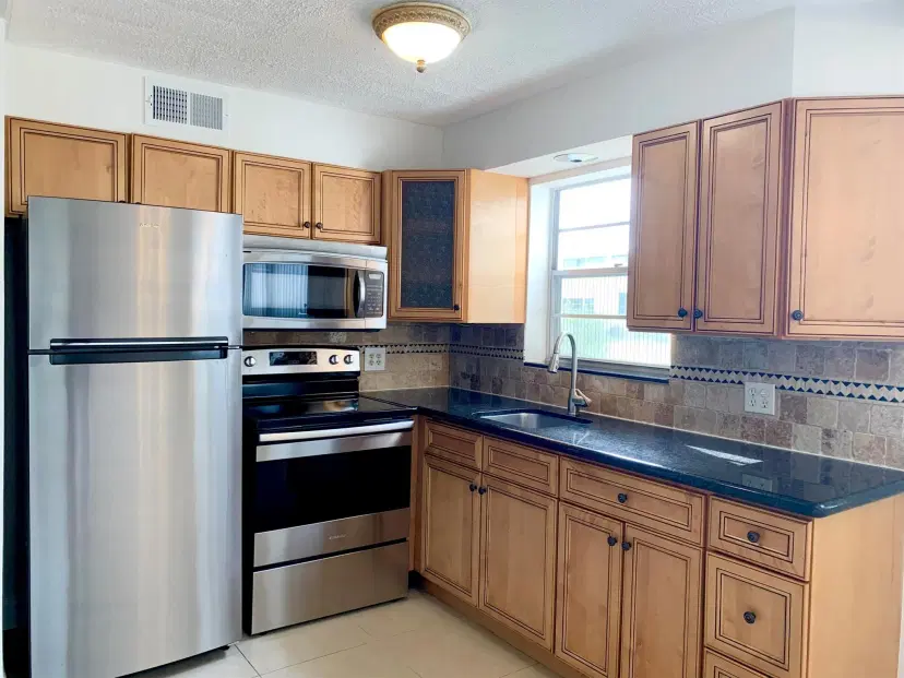 Picture of 130 Sheffield F, West Palm Beach FL 33417