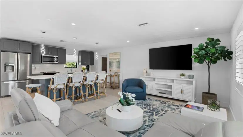 Picture of 493 Willet Ave, Naples FL 34108