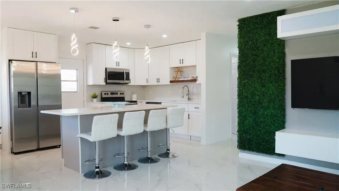 Picture of 759 100Th Ave N, Naples, FL 34108