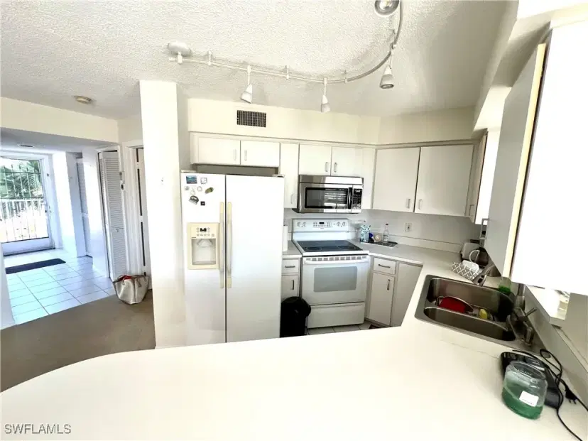 Picture of 441 Quail Forest Blvd A302, Naples FL 34105