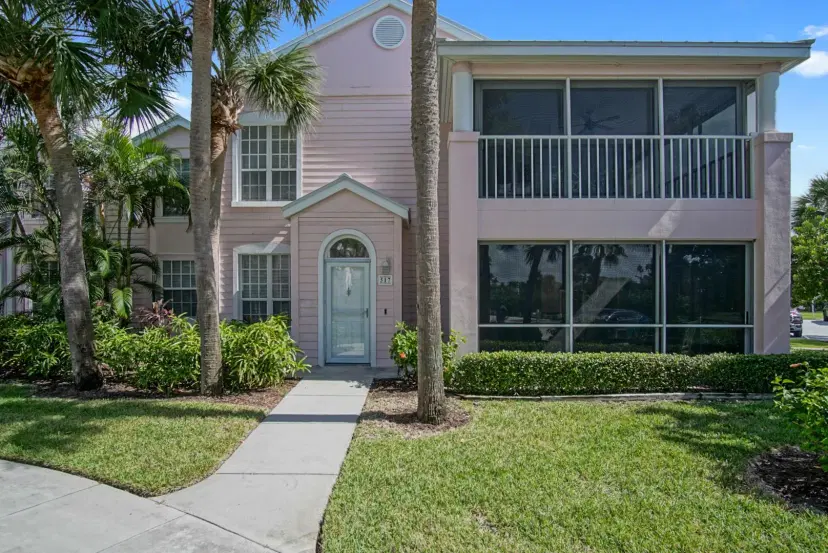 Picture of 411 NE Plantation Road 517, Stuart FL 34996