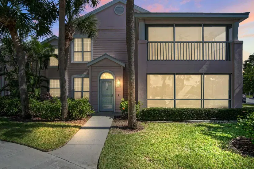 Picture of 411 NE Plantation Road 517, Stuart FL 34996