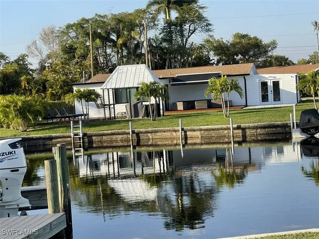 Picture of 421 Cross St, North Fort Myers, FL 33903