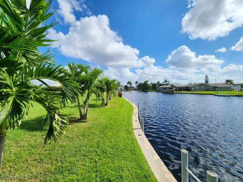 Picture of 421 Cross St, North Fort Myers FL 33903