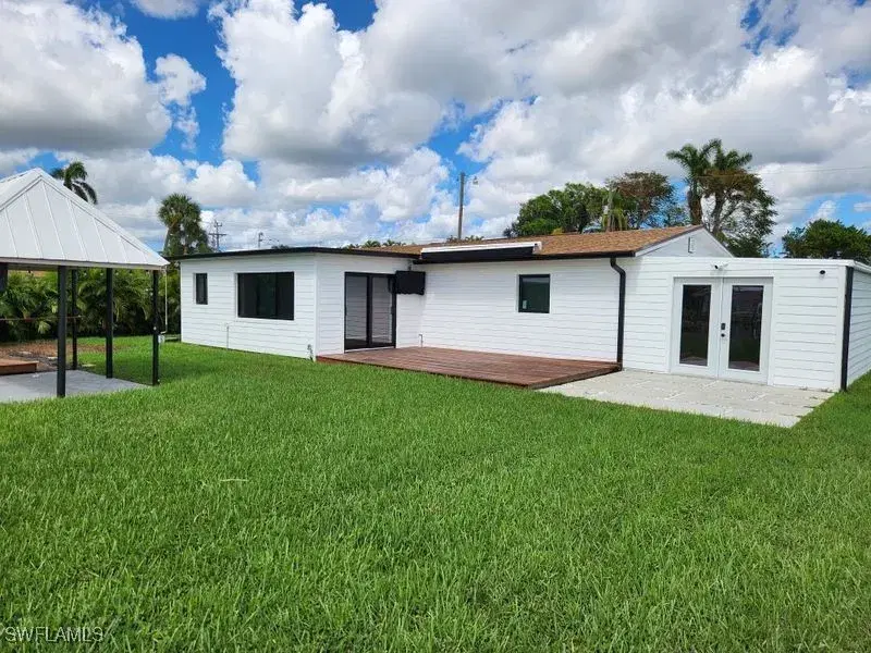 Picture of 421 Cross St, North Fort Myers FL 33903