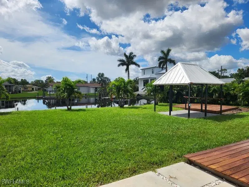 Picture of 421 Cross St, North Fort Myers FL 33903