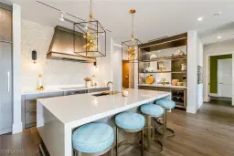Picture of 505 5Th Ave S 201, Naples, FL 34102