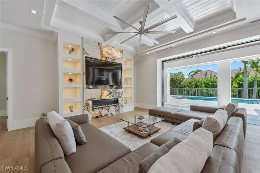 Picture of 3280 Crayton Rd, Naples FL 34103