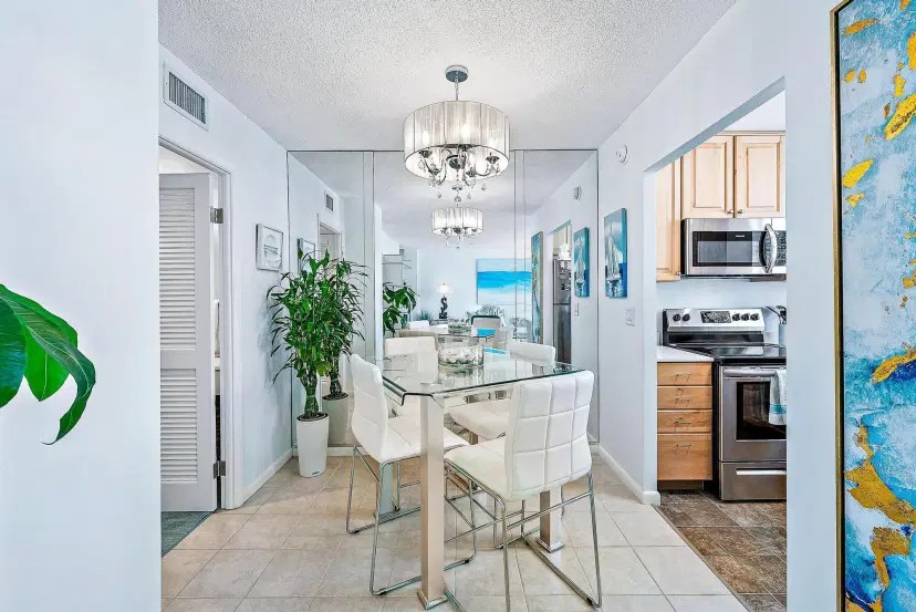 Picture of 139 Sunrise Avenue 306, Palm Beach FL 33480