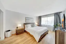 Picture of 401 Golden Isles Dr 302, Hallandale Beach, FL 33009